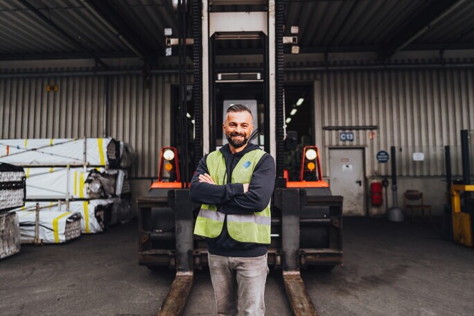 Mitarbeitender Plattenlager (m/w/d), 1. Bild